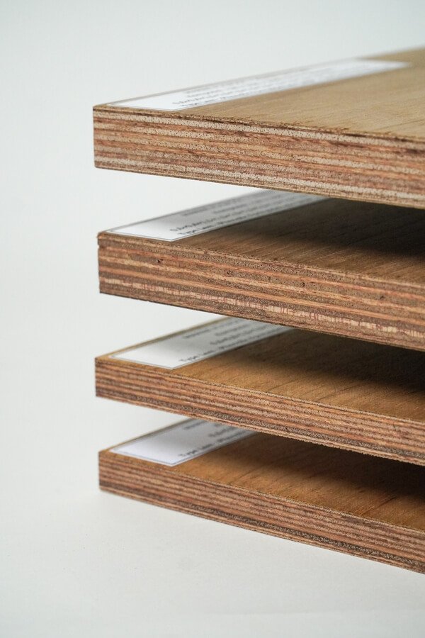 Marine plywood with quartercut teak veneer